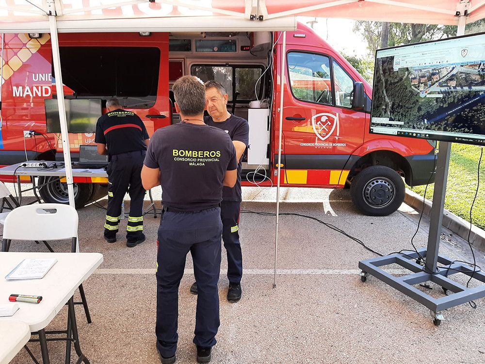 El CPB coordina el trabajo de más de 200 efectivos y 50 vehículos desde el viernes en el incendio forestal de Mijas