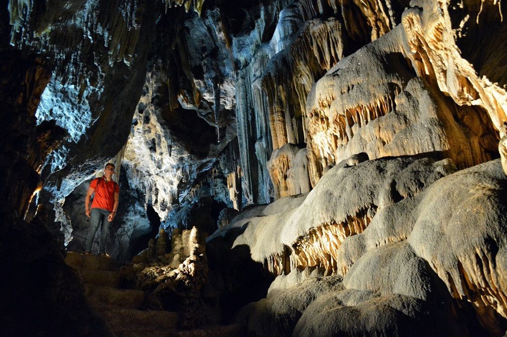 La Diputación edita una guía para poner en valor la Cueva de Ardales en el bicentenario de su descubrimiento