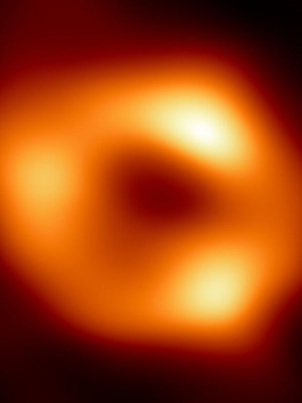 Revelada la primera imagen del agujero negro en el corazón de nuestra galaxia