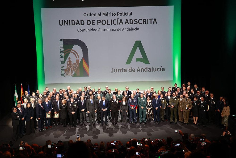 Entrega de condecoraciones de la Orden al Mérito Policial a la Unidad de Policía Adscrita