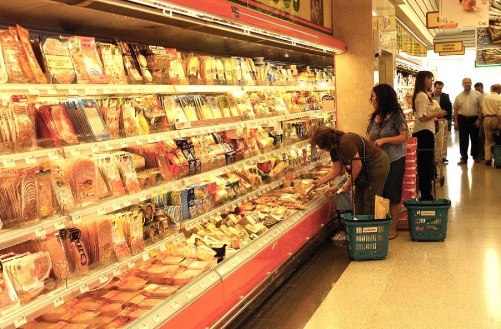 Aumenta la presencia de carnes, hortalizas y lácteos en la cesta de la compra de los españoles durante el mes de marzo