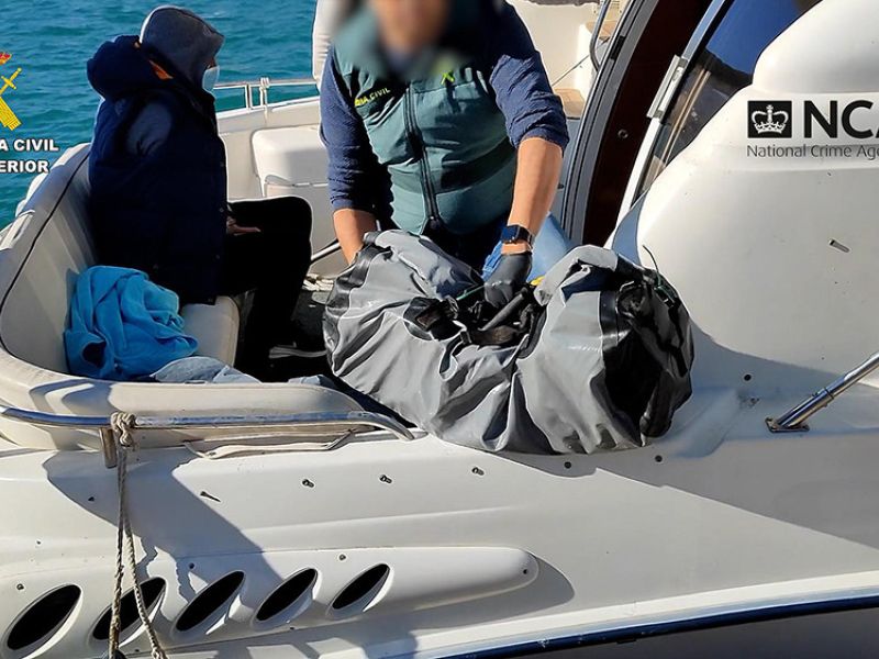 La Guardia Civil, en cooperación con la Policía Británica, desarticula una red criminal dedicada al tráfico de drogas en embarcaciones recreativas