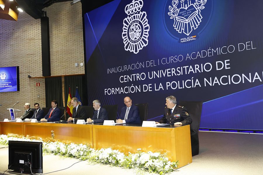 El rey inaugura el primer curso académico del Centro Universitario de la Policía Nacional