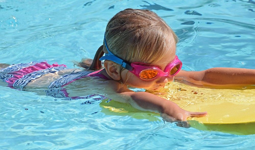 Consumo recomienda comprobar el marcado CE de seguridad en los juguetes infantiles de baño y playa