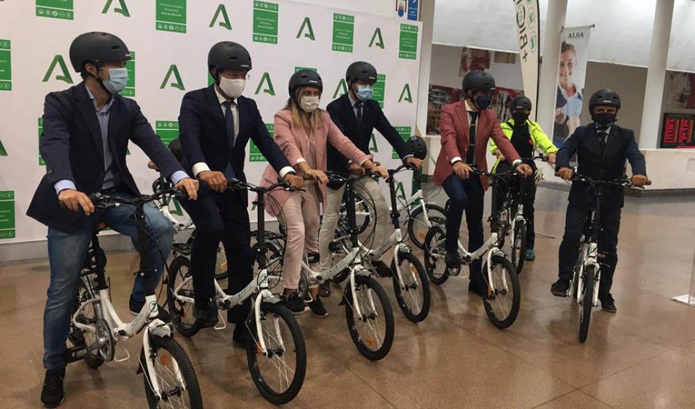 El Consorcio de Granada incorpora el préstamo gratuito de bicicletas BUS+BICI