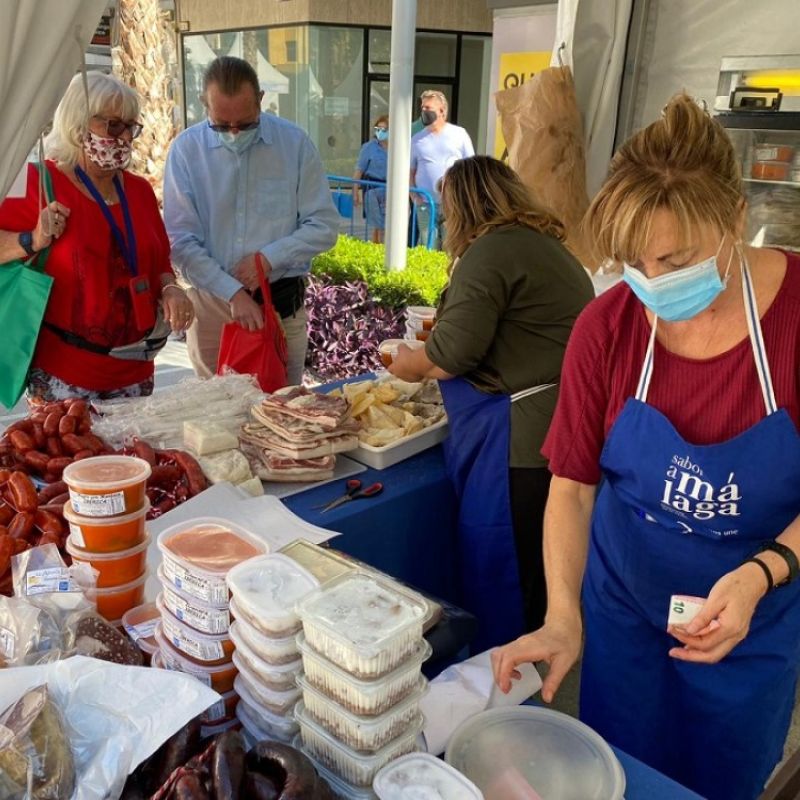 Más de 8.000 personas han visitado este fin de semana el Mercado Sabor a Málaga de Torremolinos