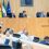 <p style="text-align: justify;">El Pleno ha aprobado una modificación presupuestaria para destinar a todas las 103 localidades fondos de remanentes e ingresos de la institución y del Patronato de Recaudación.</p>
 
<p style="text-align: justify;">La Diputación de Málaga ha aprobado de forma inicial en la sesión plenaria celebrada esta semana dos modificaciones presupuestarias que permitirán realizar una nueva aportación económica a los municipios de la provincia de 32 millones de euros. Se trata de fondos procedentes de remanentes de tesorería e ingresos de la institución y del Patronato de Recaudación Provincial.</p>
<p style="text-align: justify;">El presidente de la Diputación de Málaga, Francisco Salado, ha destacado que la institución vuelve a demostrar que es motor económico de la provincia y hace gala de su defensa del municipalismo de la manera que mejor se puede contribuir al desarrollo de los pueblos y ciudades, transfiriéndoles fondos tanto para hacer frente a las necesidades de sus tesorerías como para acometer inversiones en infraestructuras y equipamientos locales.</p>
<p style="text-align: justify;">“Además de contribuir a vertebrar la provincia -ha añadido-, la mejor manera de potenciar la autonomía de los municipios es dotarlos de los recursos que necesitan para que presten mejores servicios públicos. En muchos casos son fondos incondicionados, con lo que los consistorios pueden decidir las prioridades para hacer frente a problemas urgentes que tengan que atender, bien sean gastos corrientes o inversiones”.</p>
<p style="text-align: justify;">Salado ha incidido en que, prioritariamente, se presta una atención especial a los municipios menores de 20.000 habitantes, a los que se ofrece un apoyo fundamental para reforzar su liquidez y estabilidad además de asistencia técnica. Pero ha añadido también hay que atender al resto de municipios de la provincia, ya que en los mayores de 20.000 habitantes reside prácticamente el 85% de la población.</p>
<p style="text-align: justify;">En lo que va de 2026, los 103 municipios malagueños ya han recibido pagos por valor de 93,7 millones de euros, de los que 70,3 millones corresponden a municipios pequeños (75%) y medianos y el resto, 23,4 millones (25%), a mayores de 20.000 habitantes.</p>
<p style="text-align: justify;">En cuanto se aprueben de forma definitiva las modificaciones presupuestarias, se pondrán en marcha los trámites para dar luz verde a un nuevo Plan de Asistencia Económica Municipal por importe total de 32 millones de euros.</p>
<p style="text-align: justify;">Por un lado, se realizará un reparto de 17 millones de euros con fondos de la Diputación, que se distribuirán entre los 103 municipios y las dos entidades locales autónomas de la provincia. Las cantidades se repartirán proporcionalmente por tramos entre los municipios según su número de habitantes. Así, las 17 localidades que cuentan con hasta 500 habitantes recibirán 100.000 euros; las 13 que se sitúan entre 501 y 1.000 habitantes, 120.000 euros; las 18 que van de 1.001 a 2.000 habitantes, 130.000 euros. Y esas cantidades se van incrementando progresivamente hasta llegar a la cuantía máxima, de 400.000 euros, para las dos localidades con más de 100.000 habitantes (Málaga y Marbella).</p>
<p style="text-align: justify;">Y, por otra parte, se distribuirán otros 15 millones de euros, procedentes de remanentes del Patronato de Recaudación Provincial, entre todos los municipios, salvo Alhaurín el Grande, Benalmádena, Fuengirola, Málaga y las dos entidades locales autónomas de la provincia, ya que no forman parte de este organismo.</p>