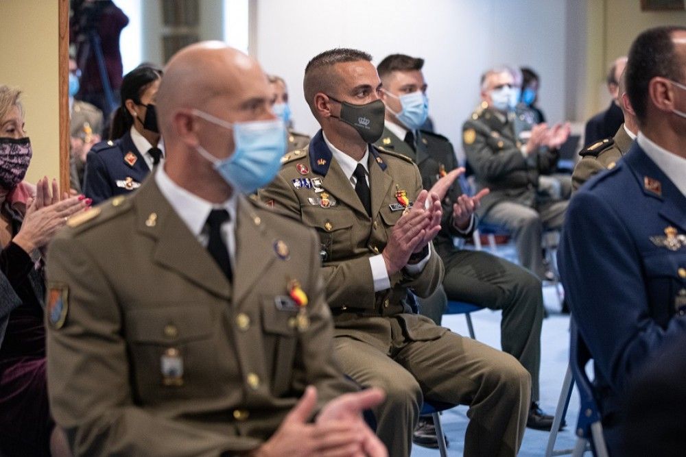Veinte militares reciben la medalla de la "Operación Balmis"