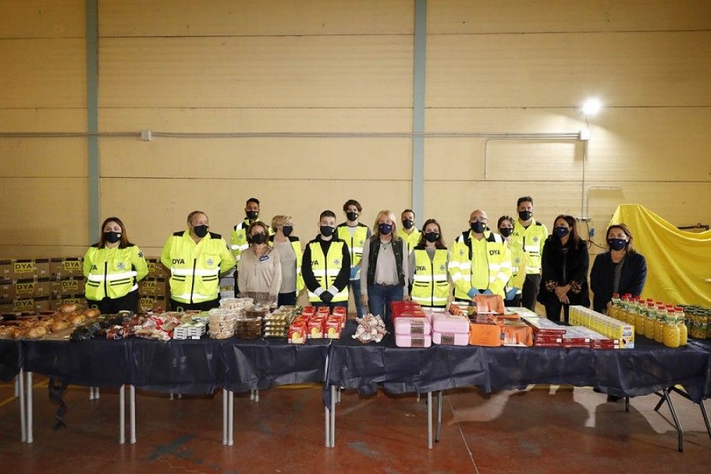 El Ayuntamiento entrega una ayuda extraordinaria a un centenar de familias vulnerables a través de la tarjeta monedero y cuarenta lotes navideños a usuarios del programa Faro