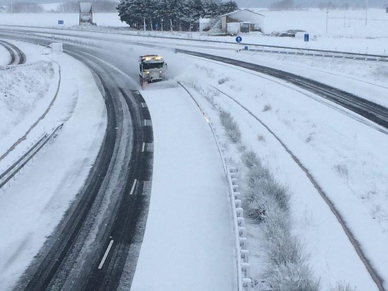 Mitma dispone 860 máquinas quitanieves y 163.052 toneladas de fundentes para afrontar las nevadas en Andalucía, Aragón, Asturias, Cantabria, Castilla y León, Galicia y La Rioja