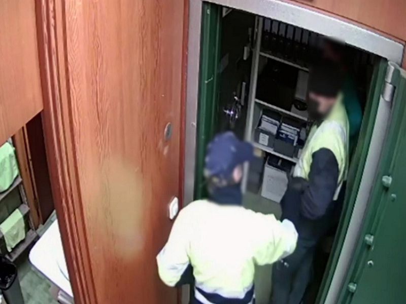 Desarticulada una banda momentos antes de atracar una sucursal bancaria en Cantabria