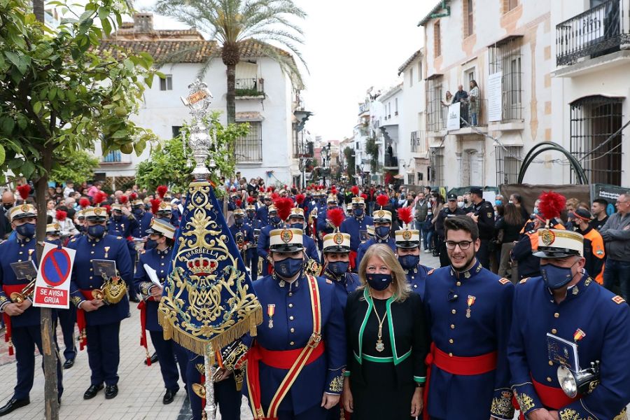 Marbella arropa a la Hermandad de La Columna en su esperado reencuentro con el Barrio Alto