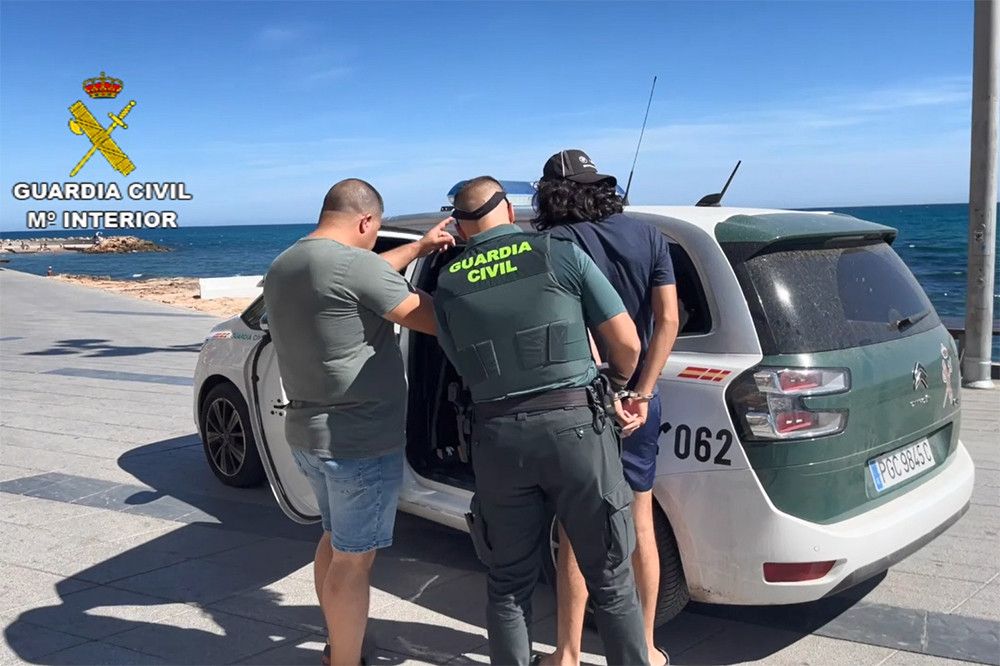 La Guardia Civil detiene a cuatro personas por una agresión sexual a una joven en Torrevieja