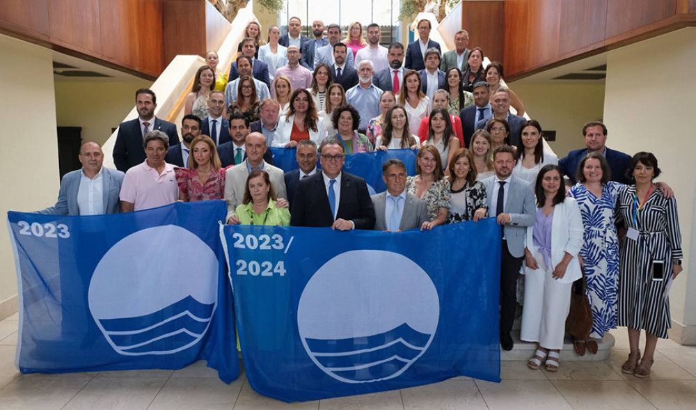 Andalucía estrena el verano izando 148 banderas azules en sus playas, puertos deportivos y embarcaciones