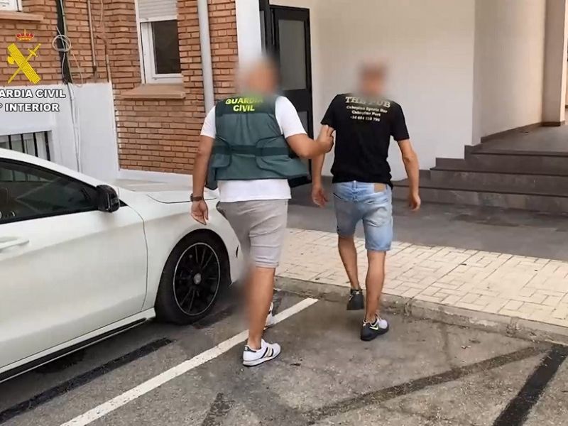 La Guardia Civil detiene en Fuengirola y Marbella a dos fugitivos de la justicia irlandesa y británica