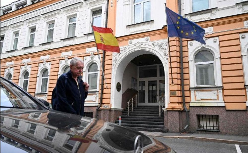 España rechaza la expulsión de 27 empleados de la Embajada en Rusia