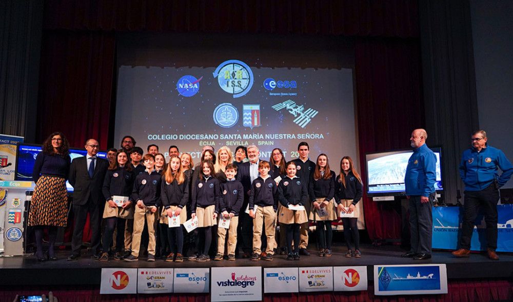 Alumnos del colegio Santa María de Écija se conectan con astronautas de la Estación Espacial
