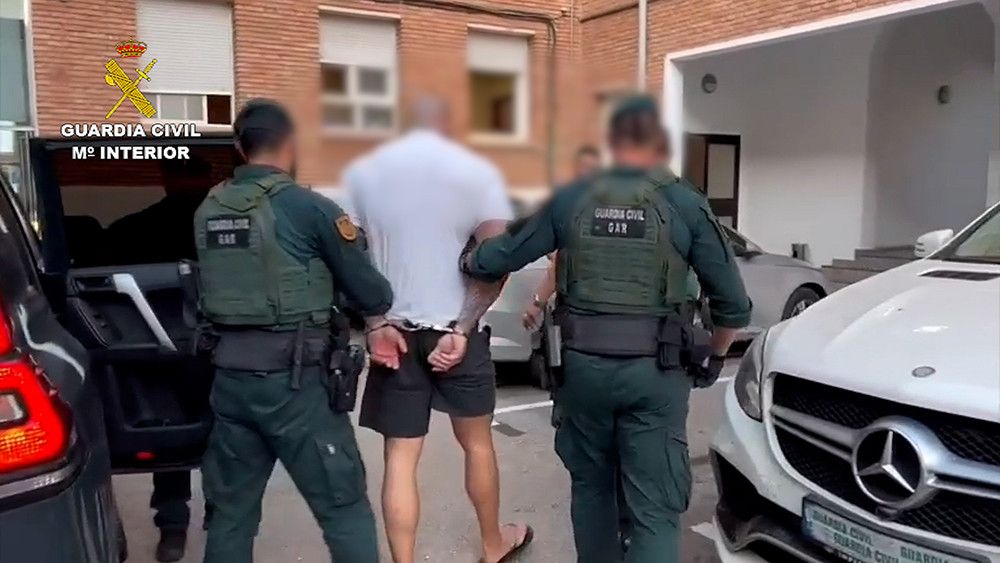 La Guardia Civil detiene al supuesto autor del disparo que hirió en el rostro a una persona en la localidad de Mijas (Málaga)