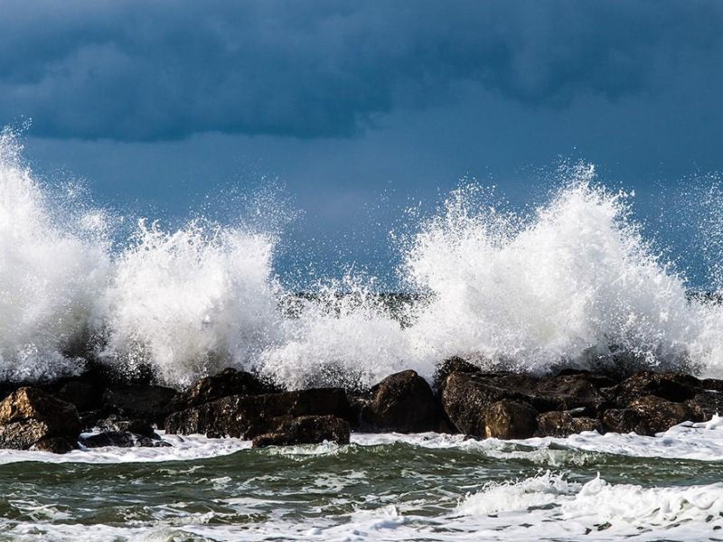 Protección Civil y Emergencias mantiene la alerta por temporal con fuerte oleaje, vientos intensos y precipitaciones en la Península y Baleares durante todo el fin de semana
