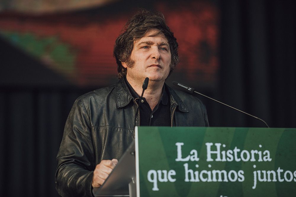 Javier Milei gana las elecciones y afirma que "hoy comienza la reconstrucción de Argentina"
