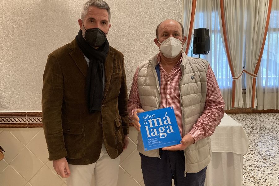 La Diputación entrega placas de \'Sabor a Málaga\' a productores de Álora