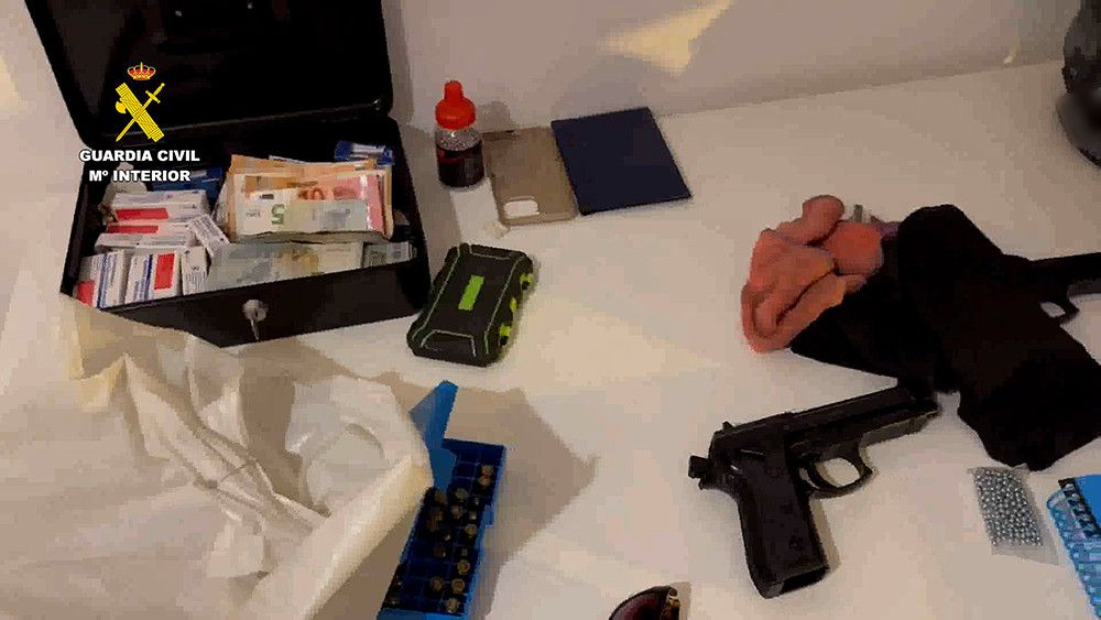 Detenidos dos hombres por robar a punta de pistola a una mujer a plena luz del día en Valencia