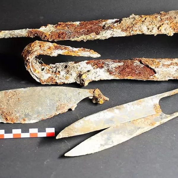Descubiertas en Alemania una espada y unas tijeras de 2.300 años de antigüedad en una tumba celta