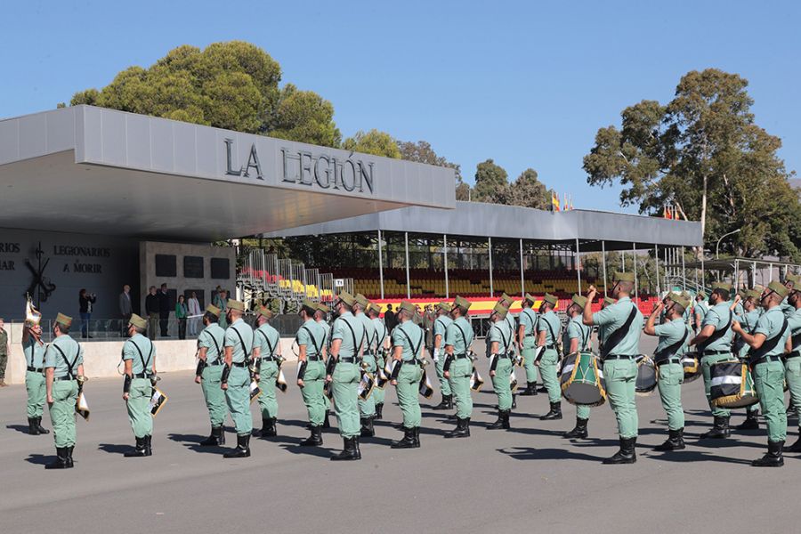La ministra de Defensa visita en Viator a la brigada de La Legión que desplegará en noviembre misiones en Irak y Líbano