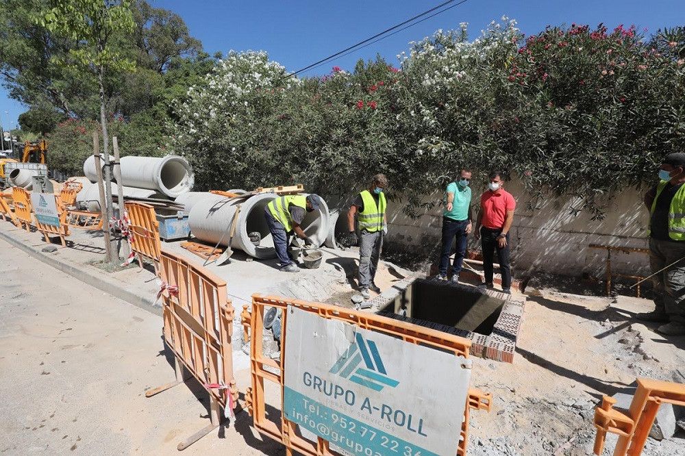 El Ayuntamiento completará a final de mes la reconstrucción de un tramo de vial y la mejora del drenaje en la avenida Buchinger