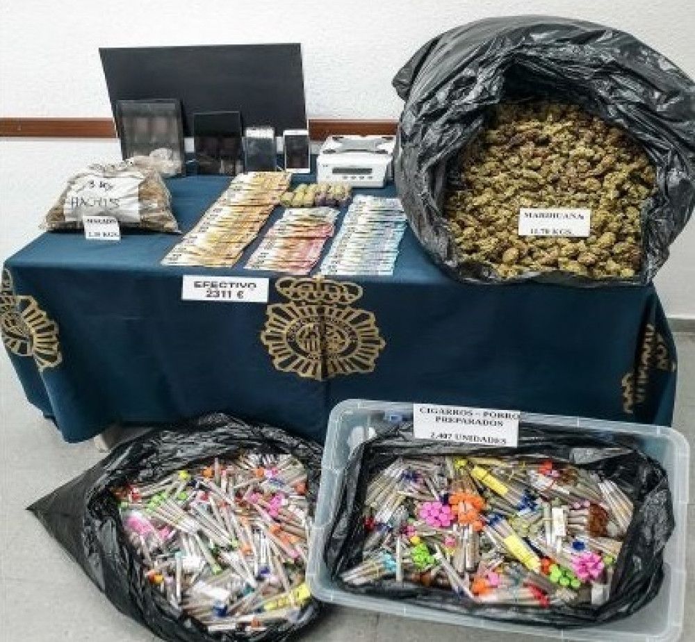 Policía Nacional y Local de Marbella desmantelan un punto de venta de droga en un "coffee shop" de San Pedro Alcántara