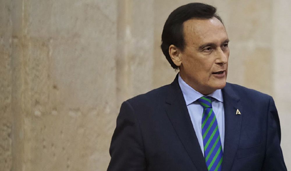 El consejero de Universidades asegura que el Estatuto del Becario no contenta a la mayoría de agentes y pide al Gobierno que se negocie con las universidades
