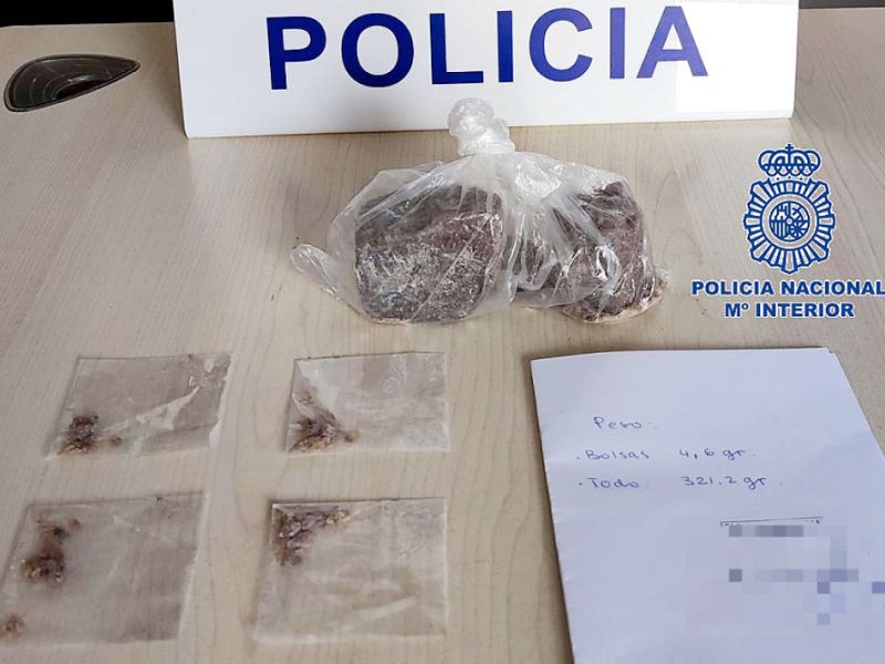 La Policía Nacional detiene en un control en Marbella a cuatro ocupantes de un vehículo tras intervenirles 320 gramos de MDMA