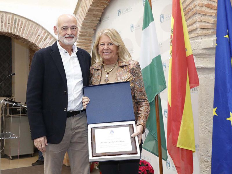 La alcaldesa subraya “el compromiso, esfuerzo y dedicación” de cuarenta empleados municipales en el acto de homenaje por su jubilación