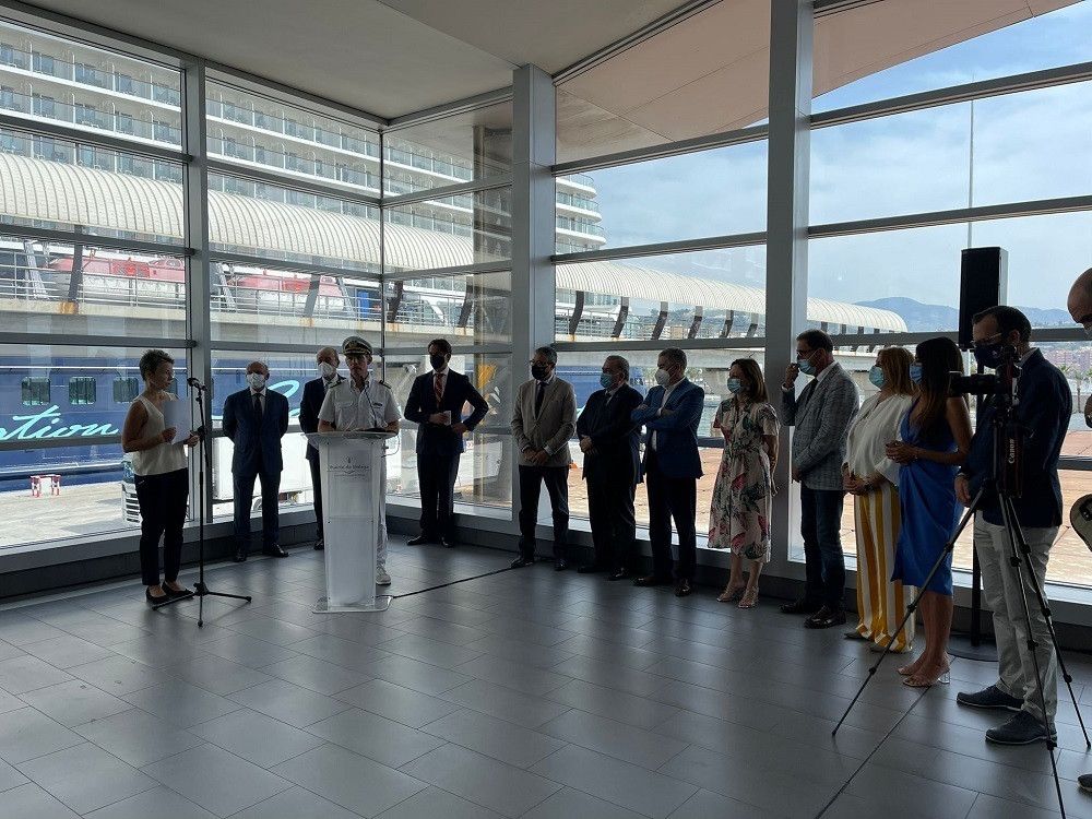 Atraca en el puerto de Málaga el primer crucero desde el inicio de la pandemia hace 15 meses