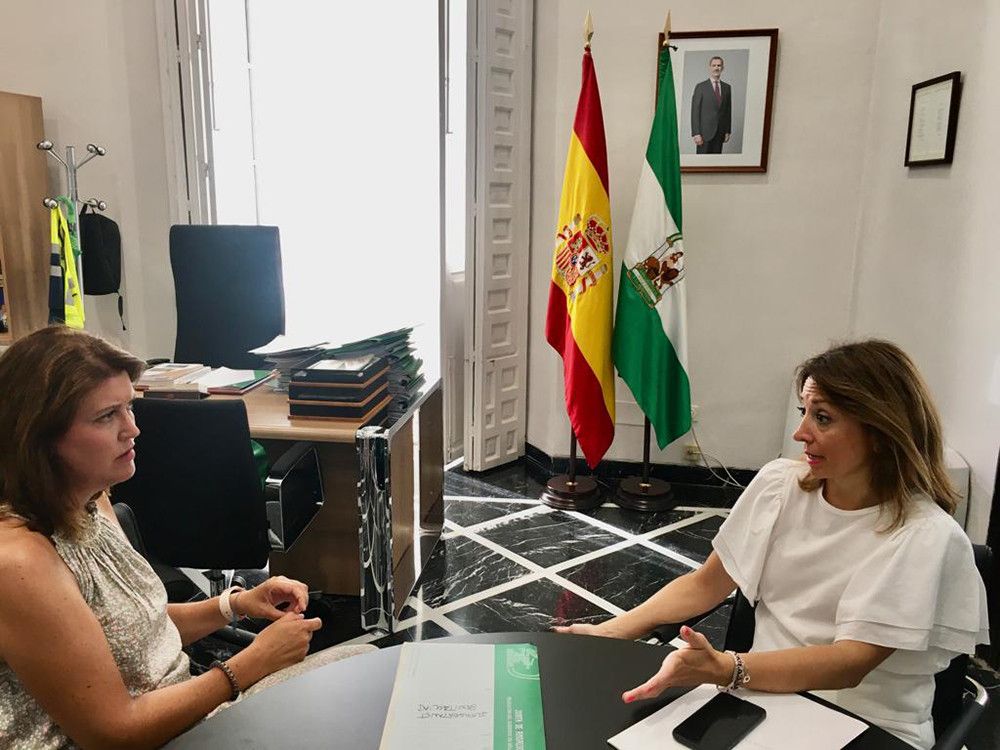 Reunión de trabajo para realizar el traspaso de poderes en la Delegación del Gobierno andaluz en Málaga entre Carmen Casero y Patricia Navarro
