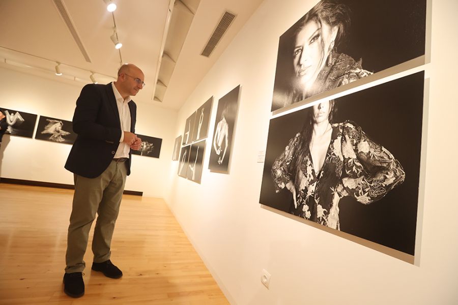 Las muestras fotográficas ‘Por! Malagueñas’ y \'AY! (Mujer flamenca)’ de Ana Torralva en el MVA abren la VIII Bienal de Arte Flamenco de Málaga