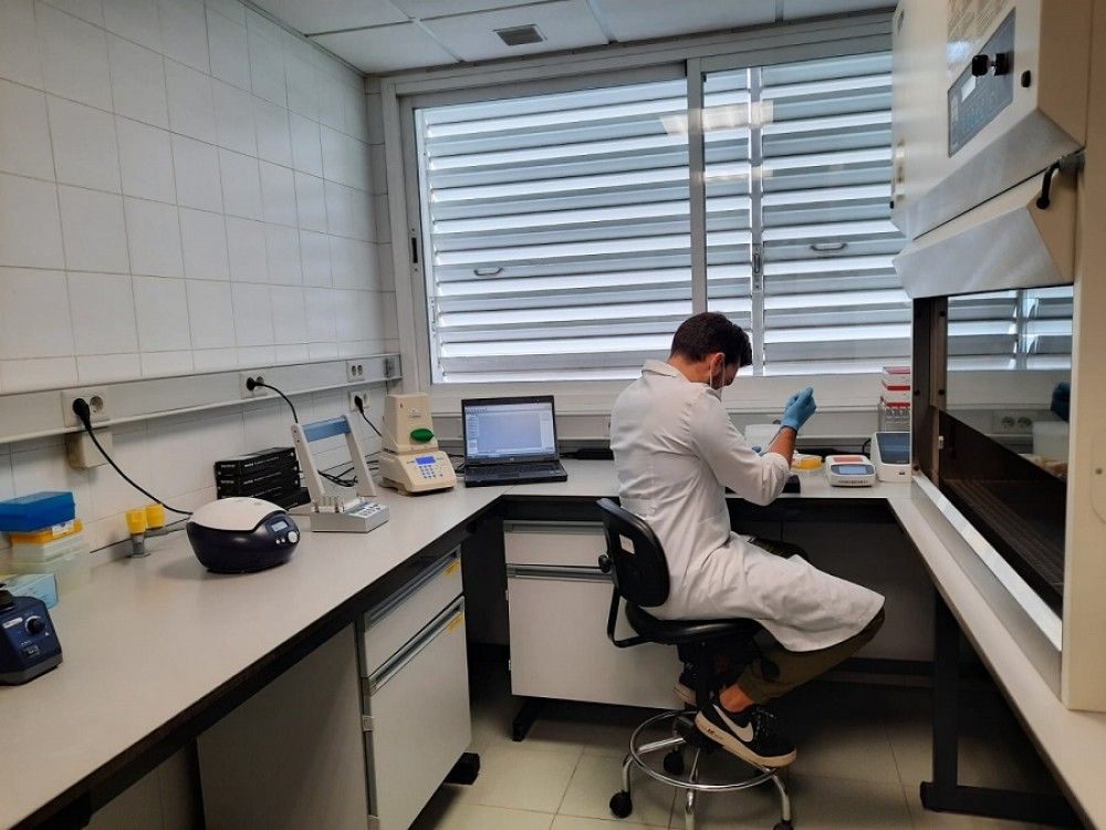 El laboratorio de Salud Pública de Málaga amplía su cartera de servicios con un área de análisis molecular