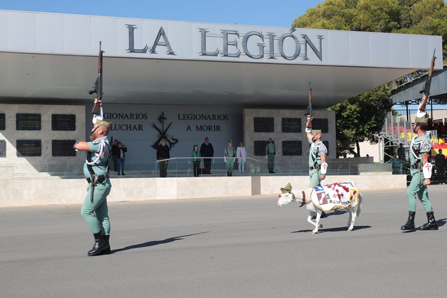 La ministra de Defensa visita en Viator a la brigada de La Legión que desplegará en noviembre misiones en Irak y Líbano