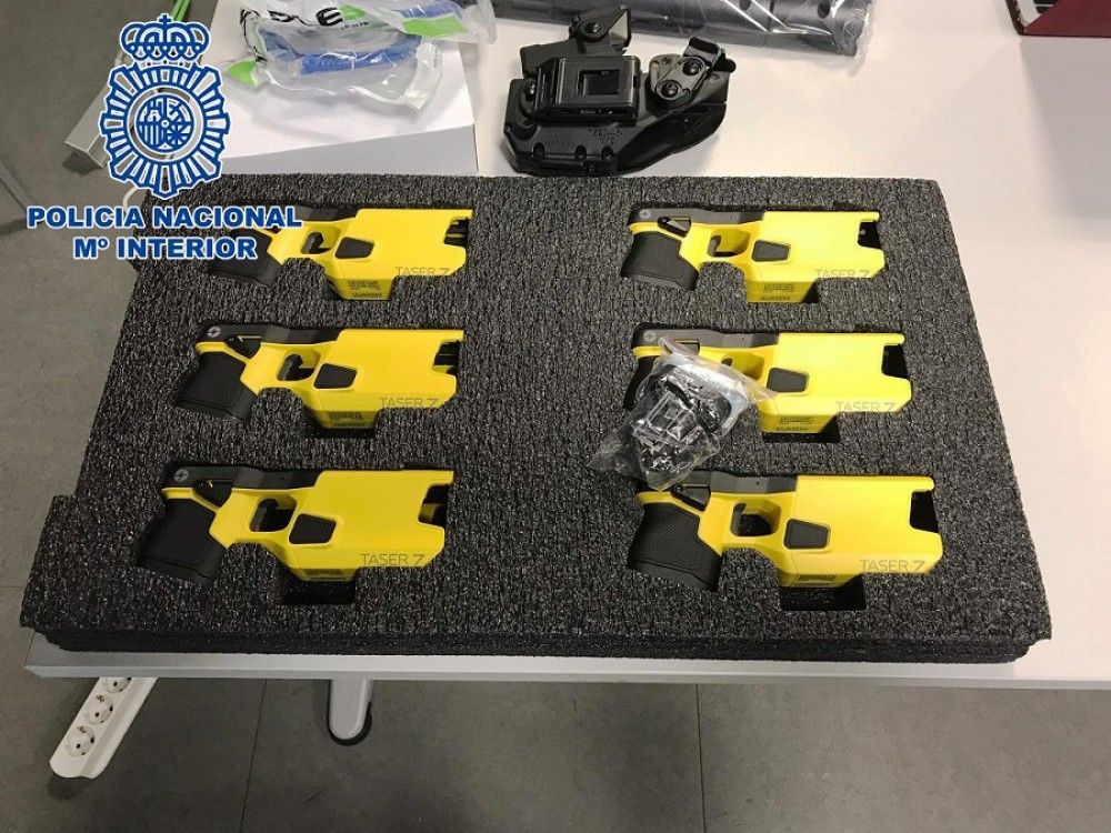 La Policía Nacional incorpora las "pistolas eléctricas" a su armamento reglamentario
