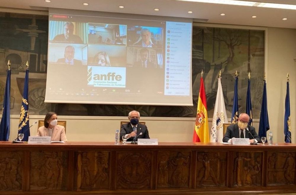 Los grupos políticos reciben las Bases del Pacto de Estado por la Industria