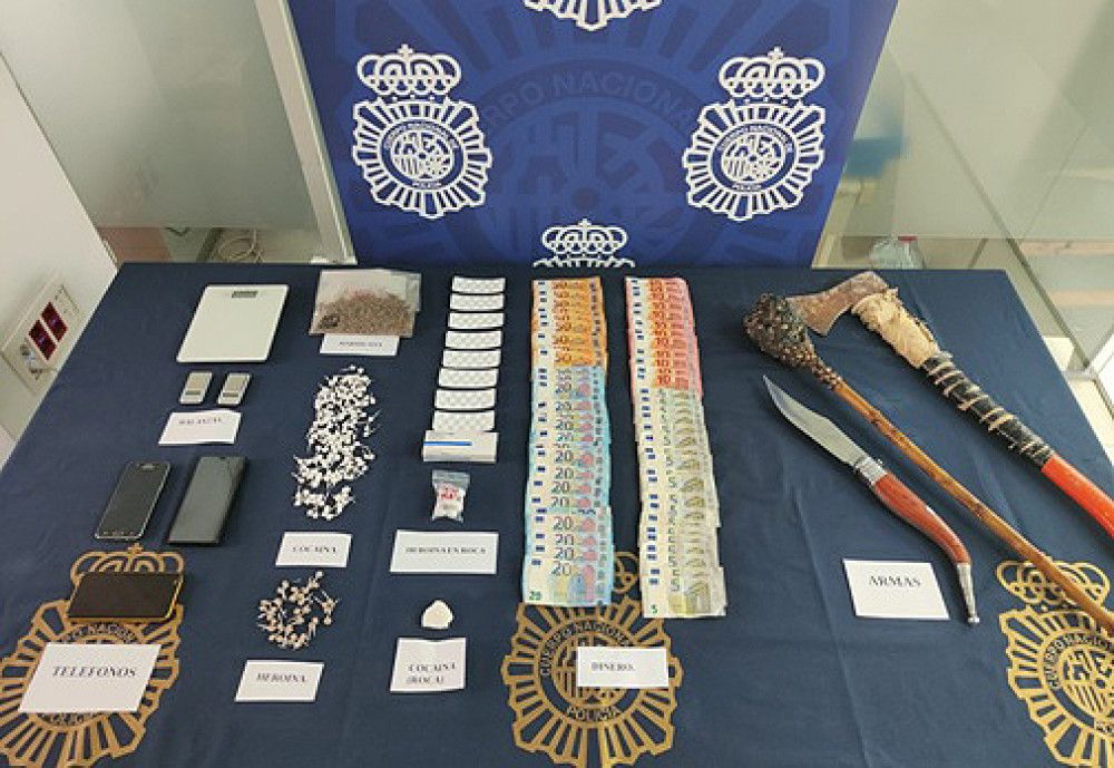 La Policía Nacional desarticula un punto de venta de drogas en un domicilio de Marbella y detiene a dos personas