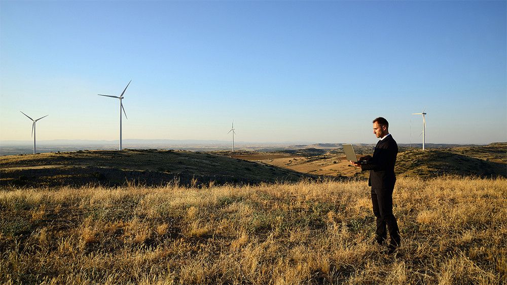 El Gobierno adjudica a Hispasat la extensión de la banda ancha a todas las zonas rurales con una tarifa plana de 35 euros al mes