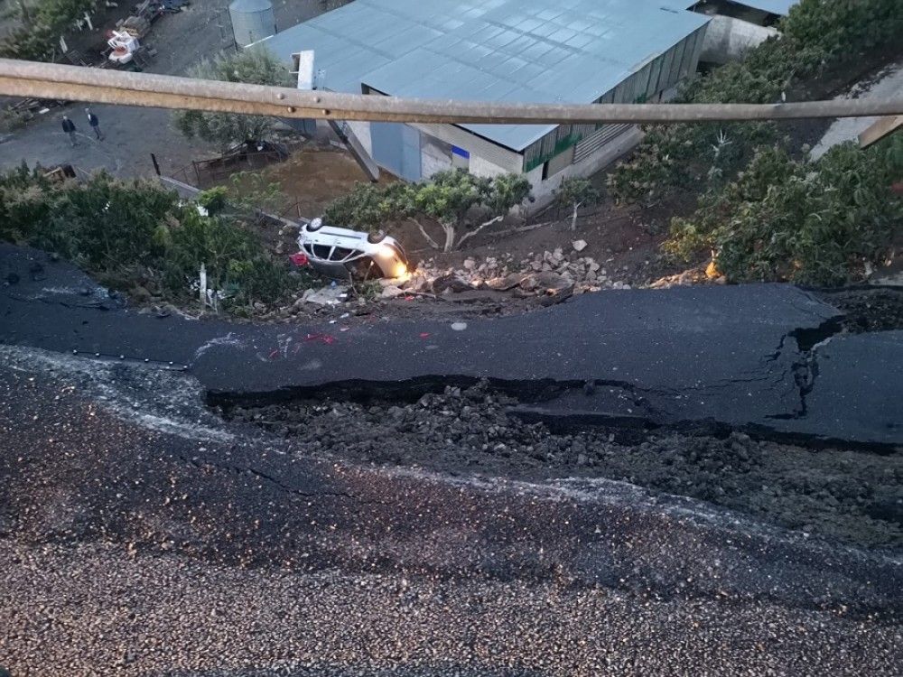 Un desprendimiento obliga a cortar la carretera entre El Borge y Almáchar