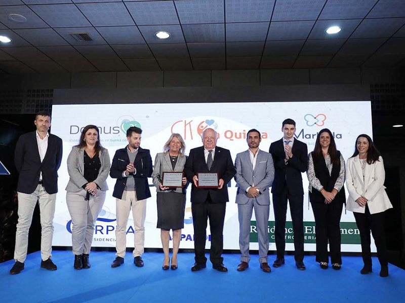 Las residencias de mayores del municipio otorgan un reconocimiento a la alcaldesa y al exconsejero de Salud en agradecimiento por su gestión durante la pandemia