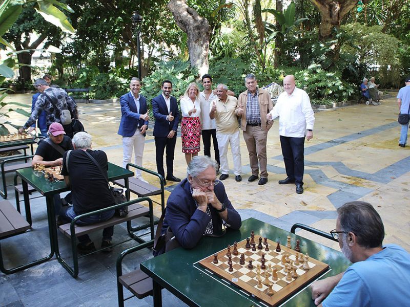 El Campeonato de España de Ajedrez encara su recta final con actividades paralelas como una exhibición en el colegio Xarblanca y la instalación de mesas en el Paseo de la Alameda
