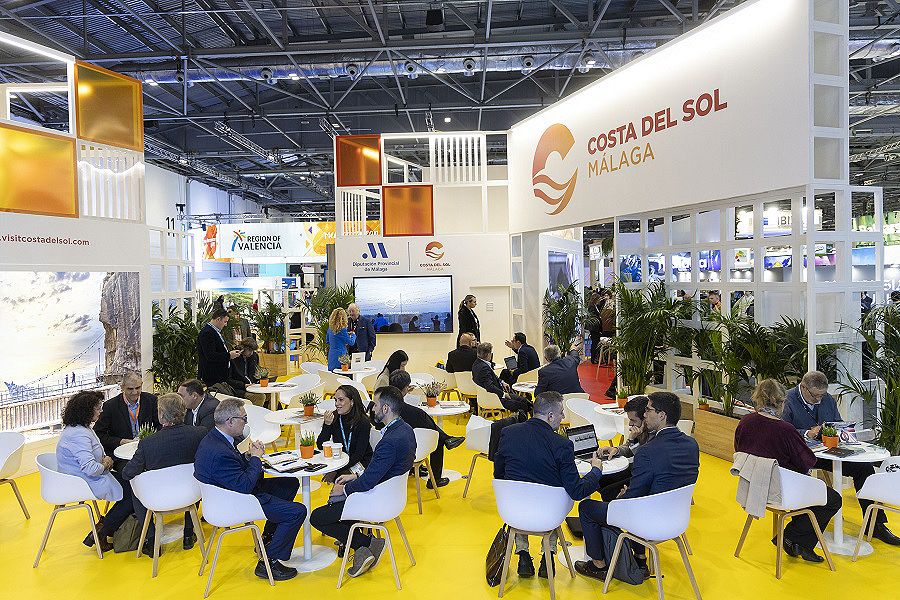 La mejora de la conectividad desde Reino Unido a la Costa del Sol en los próximos tres meses, con un aumento de un 14,4% de plazas aéreas, clave en la primera jornada de la WTM
