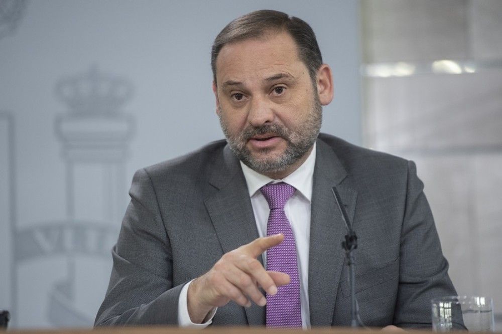 Entran en vigor las nuevas reducciones en los servicios de transporte público establecidas por el Gobierno