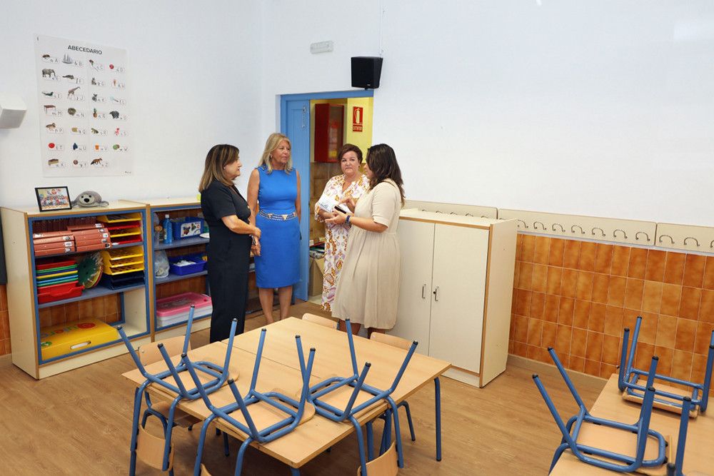 El Ayuntamiento ha invertido cerca de tres millones de euros y realizado más de 900 actuaciones en los dos últimos años para afrontar las necesidades de los centros educativos de la ciudad