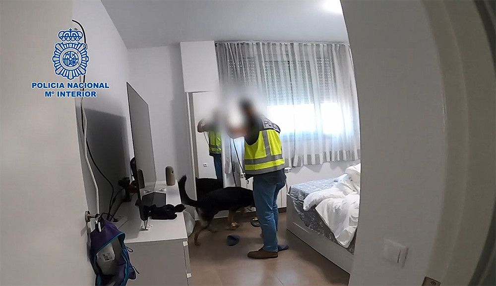 La Policía Nacional desarticula una organización criminal que estafaba en gasolineras con tarjetas de repostaje