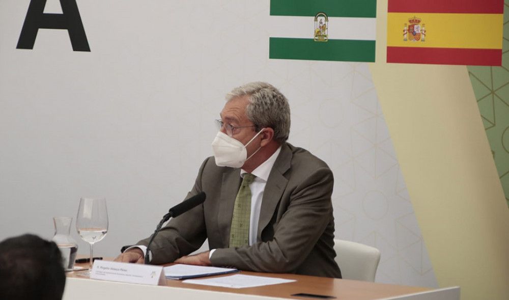 La Junta de Andalucía marca como reto reducir más de un 25% los trámites que afectan a la actividad económica